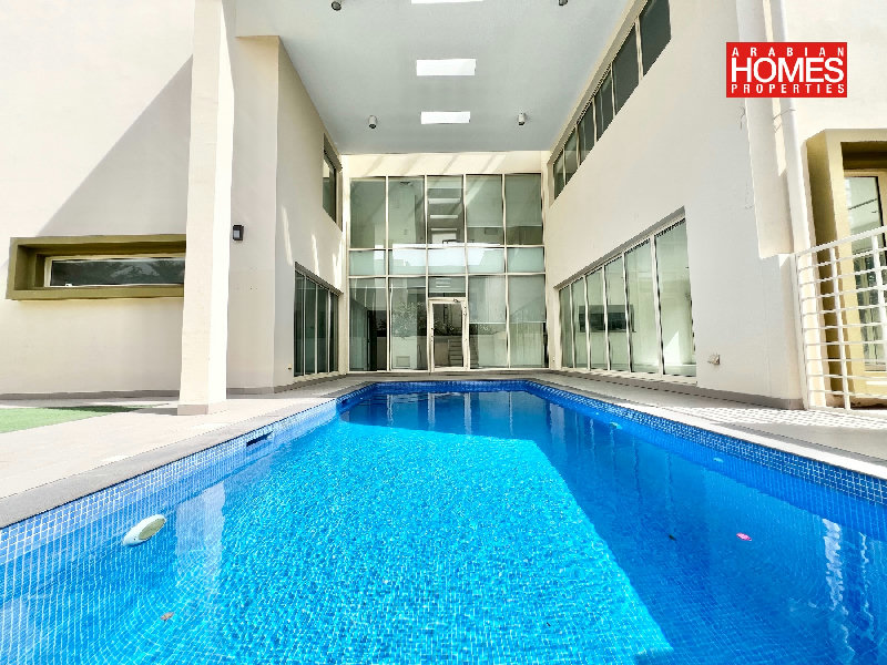 MODERN 4 BEDROOM VILLA WITH PRIVATE POOL AND GARDEN – Slide 1