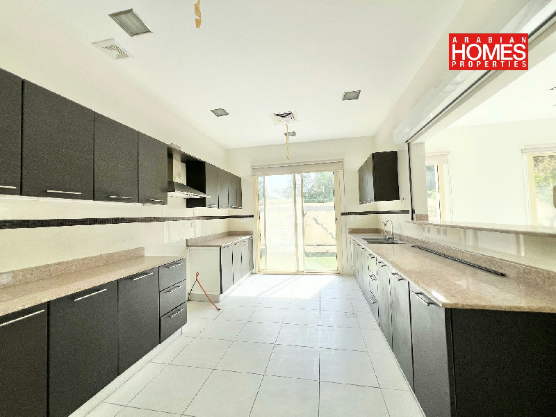 MODERN 4 BEDROOM VILLA WITH PRIVATE POOL AND GARDEN – Slide 11