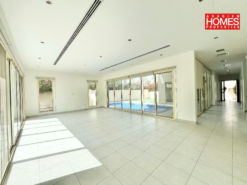 MODERN 4 BEDROOM VILLA WITH PRIVATE POOL AND GARDEN – Slide 4