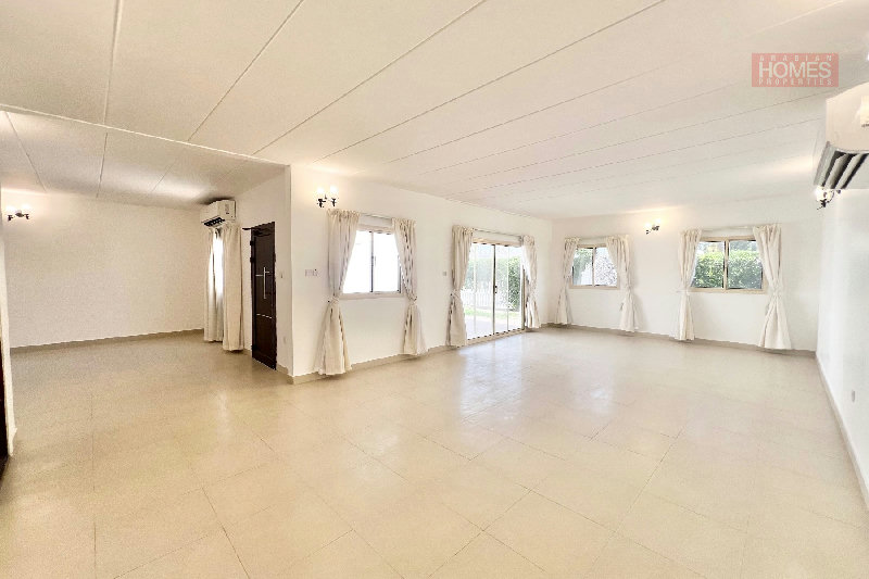 SINGLE STOREY 3 BR VILLA WITH PRIVATE GARDEN – Slide 3