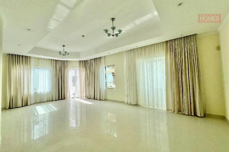 FULLY RENOVATED 3 BEDROOM VILLA – Slide 3