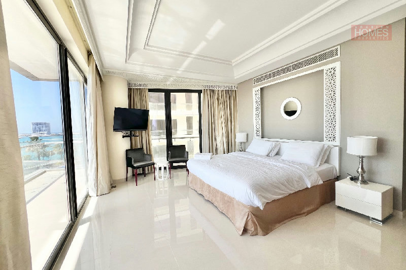 STUNNING 2 BEDROOM APARTMENT WITH SEA VIEW – Slide 3