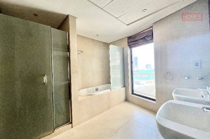 STUNNING 2 BEDROOM APARTMENT WITH SEA VIEW – Slide 12