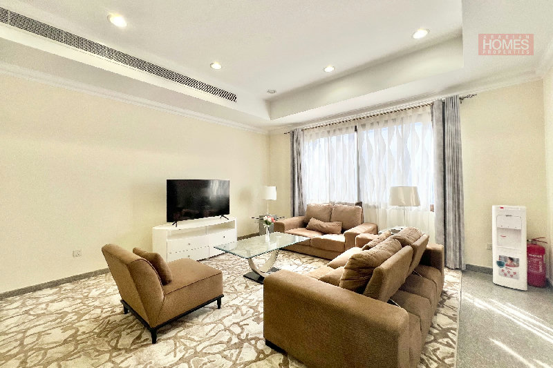 MODERN AND BRIGHT 3 BEDROOM APARTMENT – Slide 2