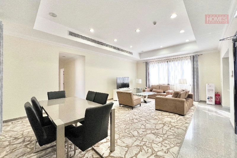 MODERN AND BRIGHT 3 BEDROOM APARTMENT – Slide 1