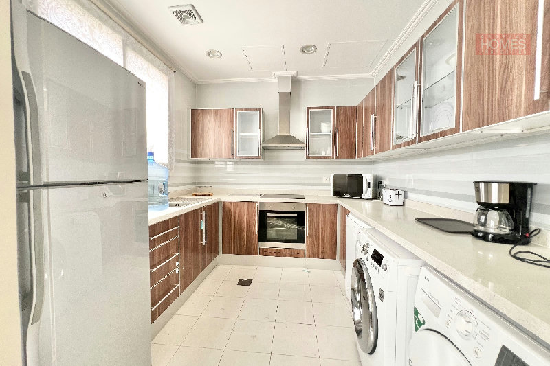 MODERN AND BRIGHT 3 BEDROOM APARTMENT – Slide 9