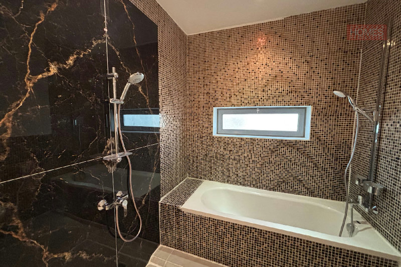 ELEGANT 4 BEDROOM WITH PRIVATE POOL – Slide 8