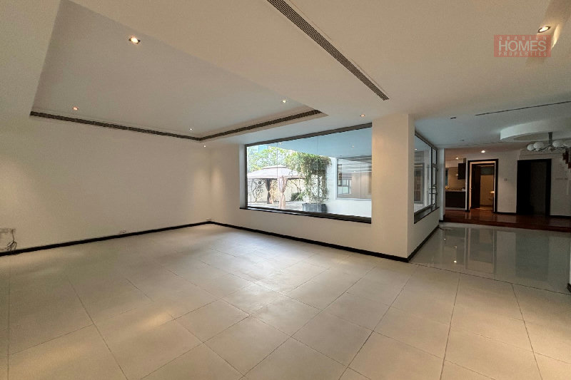 ELEGANT 4 BEDROOM WITH PRIVATE POOL – Slide 4