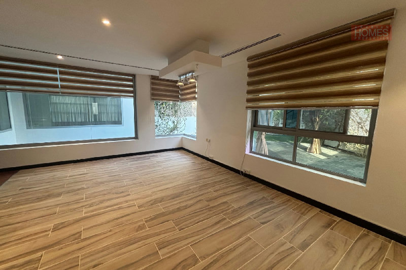 ELEGANT 4 BEDROOM WITH PRIVATE POOL – Slide 5