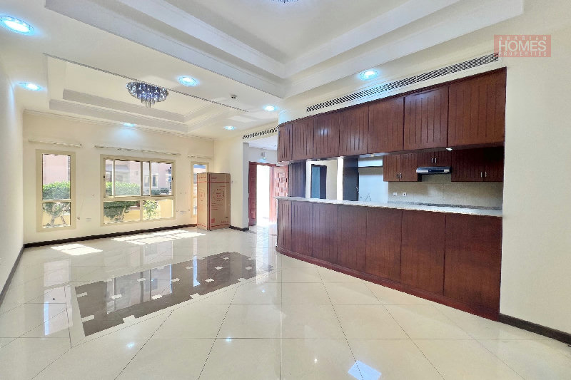 4 BEDROOM VILLA WITH PRIVATE GARDEN – Slide 2