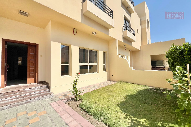 4 BEDROOM VILLA WITH PRIVATE GARDEN – Slide 1