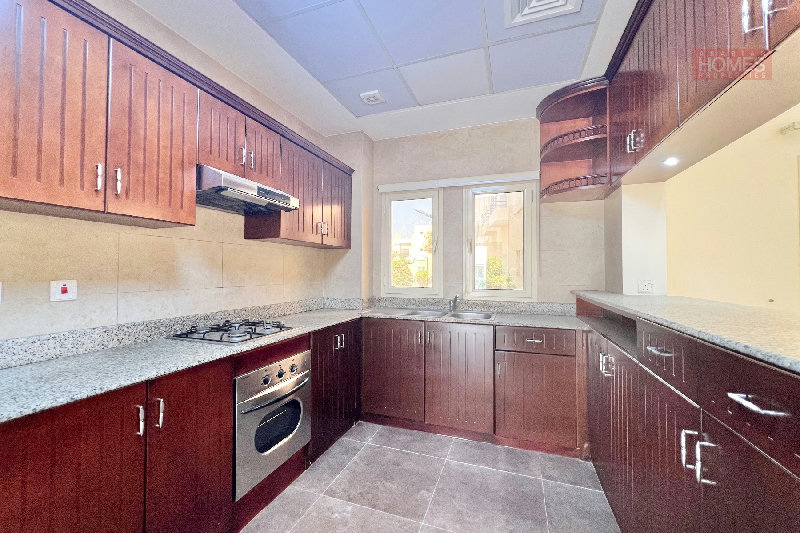 4 BEDROOM VILLA WITH PRIVATE GARDEN – Slide 9