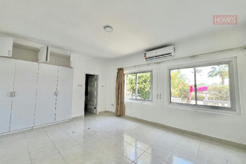 FULLY RENOVATED 3 BEDROOM VILLA WITH PRIVATE GARDEN – Slide 7