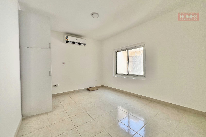 FULLY RENOVATED 3 BEDROOM VILLA WITH PRIVATE GARDEN – Slide 6