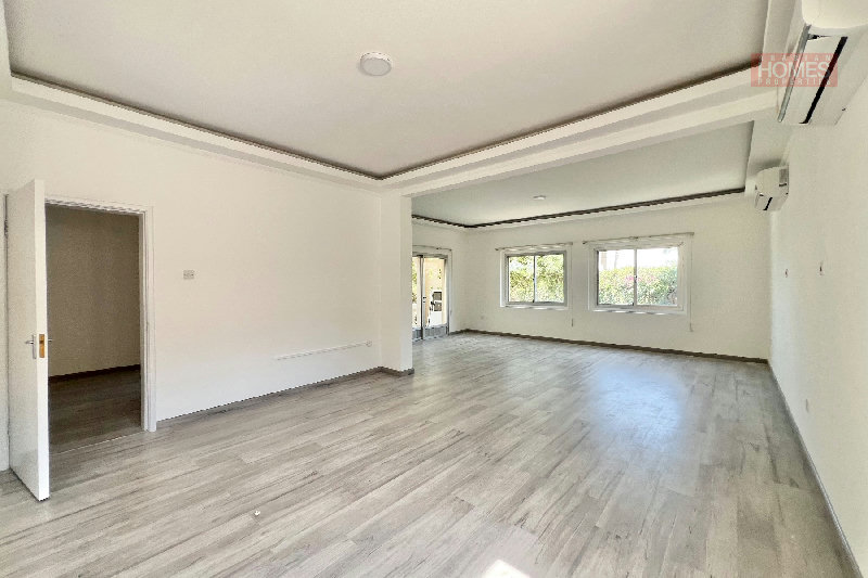 FULLY RENOVATED 3 BEDROOM VILLA WITH PRIVATE GARDEN – Slide 5