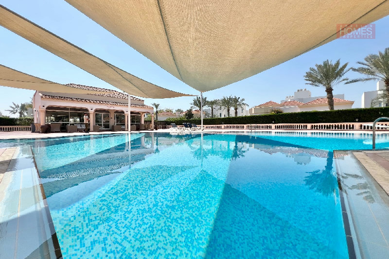 FULLY RENOVATED 3 BEDROOM VILLA WITH PRIVATE GARDEN – Slide 2