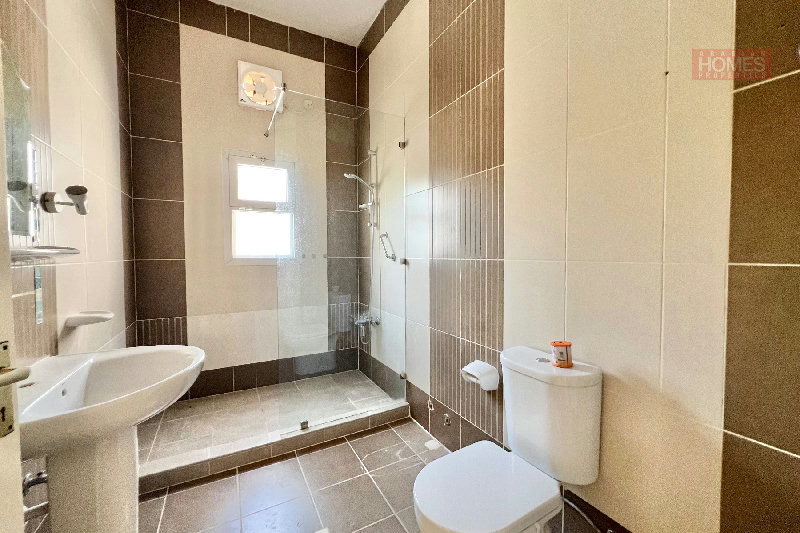 FAMILY FRIENDLY 4 BEDROOM VILLA WITH PRIVATE GARDEN – Slide 13