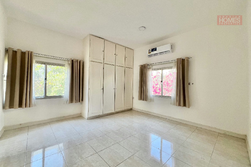 FAMILY FRIENDLY 4 BEDROOM VILLA WITH PRIVATE GARDEN – Slide 6