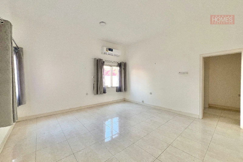 FAMILY FRIENDLY 4 BEDROOM VILLA WITH PRIVATE GARDEN – Slide 9