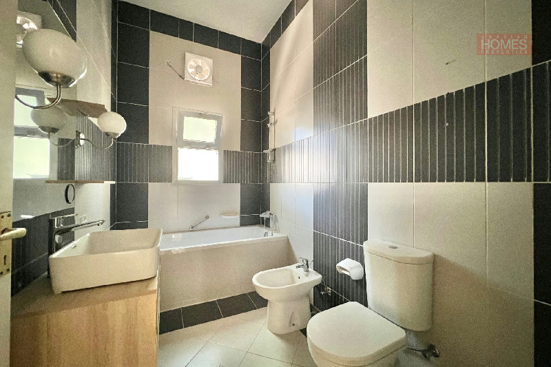 FAMILY FRIENDLY 4 BEDROOM VILLA WITH PRIVATE GARDEN – Slide 16