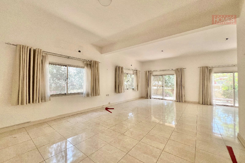 FAMILY FRIENDLY 4 BEDROOM VILLA WITH PRIVATE GARDEN – Slide 4