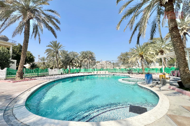 FAMILY FRIENDLY 4 BEDROOM VILLA WITH PRIVATE GARDEN – Slide 3