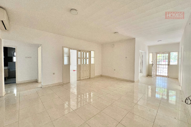 FAMILY FRIENDLY 4 BEDROOM VILLA WITH PRIVATE GARDEN – Slide 5