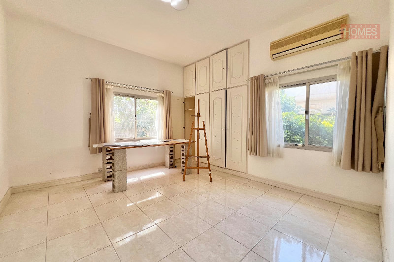 FAMILY FRIENDLY 4 BEDROOM VILLA WITH PRIVATE GARDEN – Slide 11