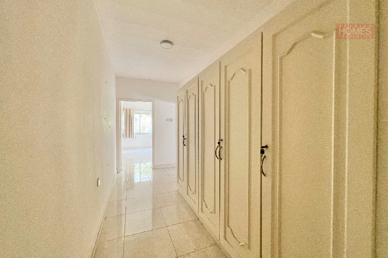 FAMILY FRIENDLY 4 BEDROOM VILLA WITH PRIVATE GARDEN – Slide 8