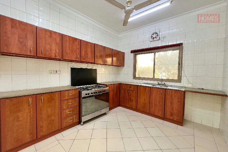 FAMILY FRIENDLY 3 BEDROOM VILLA WITH SMALL GARDEN – Slide 9