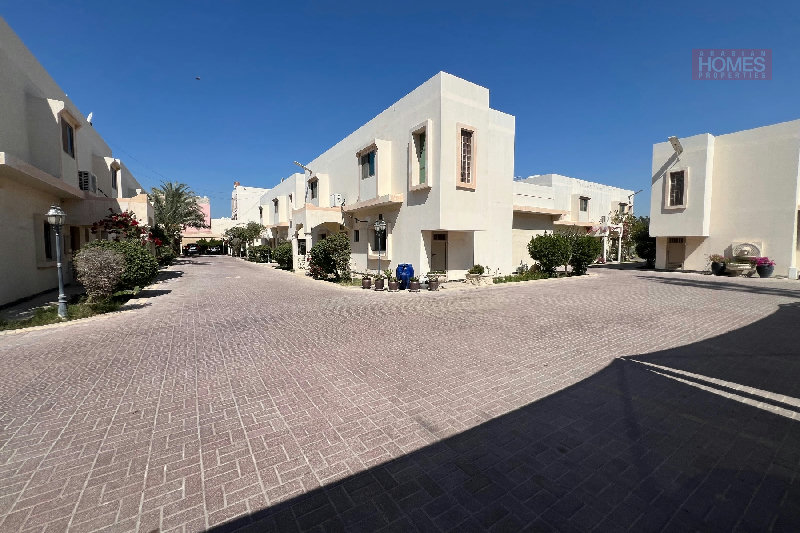 FAMILY FRIENDLY 3 BEDROOM VILLA WITH SMALL GARDEN – Slide 2