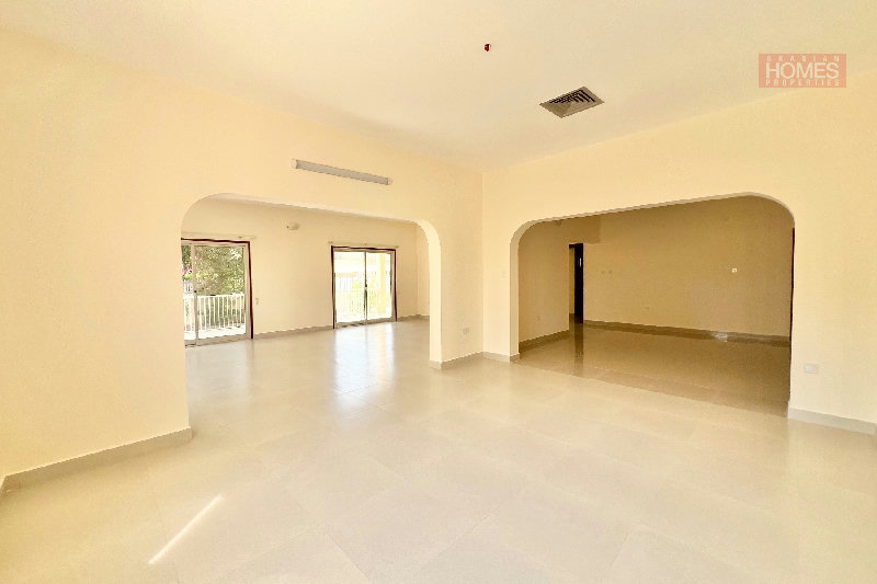 SINGLE STOREY 3 BEDROOM VILLA WITH PRIVATE GARDEN – Slide 7