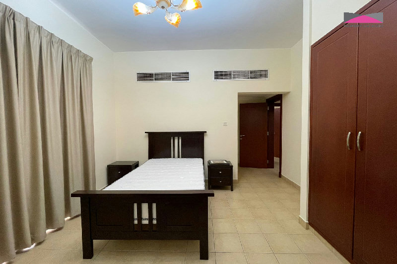 Well-Appointed 3-Bedroom Family Apartment in Saar β Slide 7