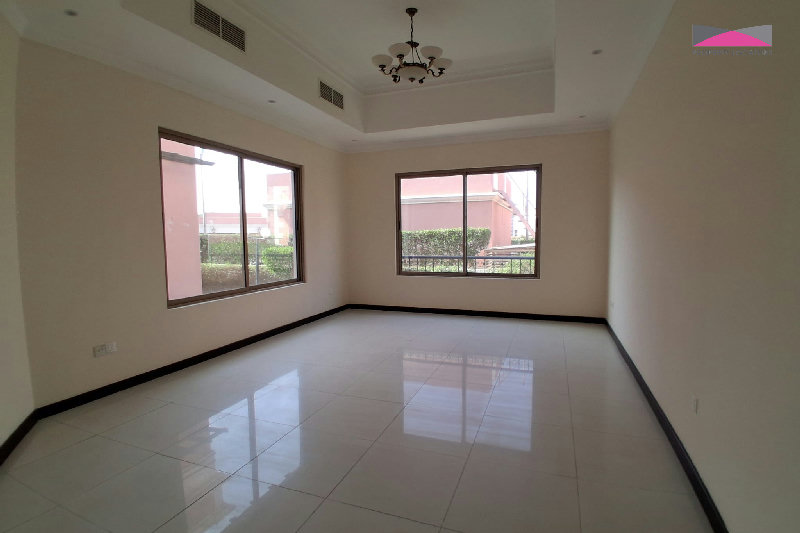 Beautifully Presented 4-Bedroom Villa with Private Patio in Hamala β Slide 19