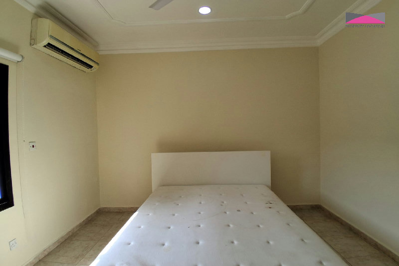 SPACIOUS 3 BEDROOM COMPOUND VILLA | JURDAB β Slide 9