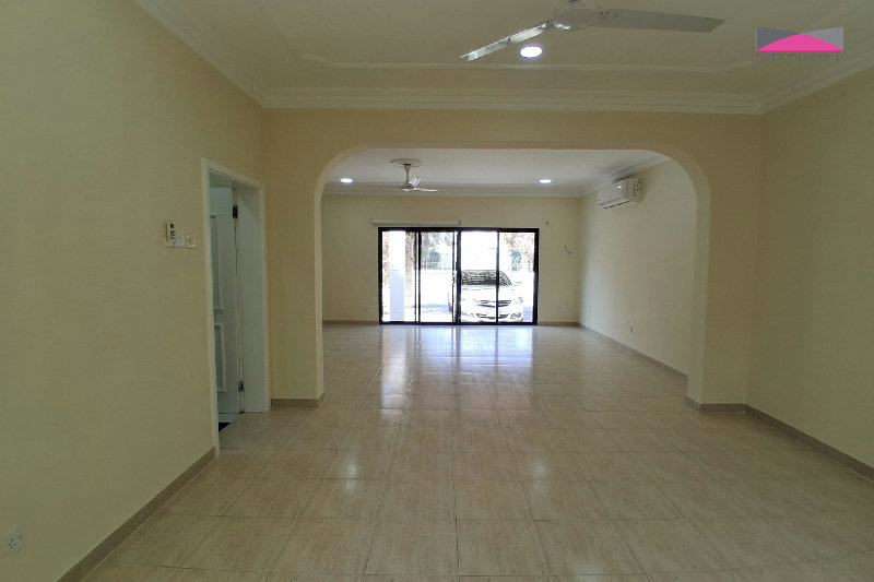 SPACIOUS 3 BEDROOM COMPOUND VILLA | JURDAB β Slide 3