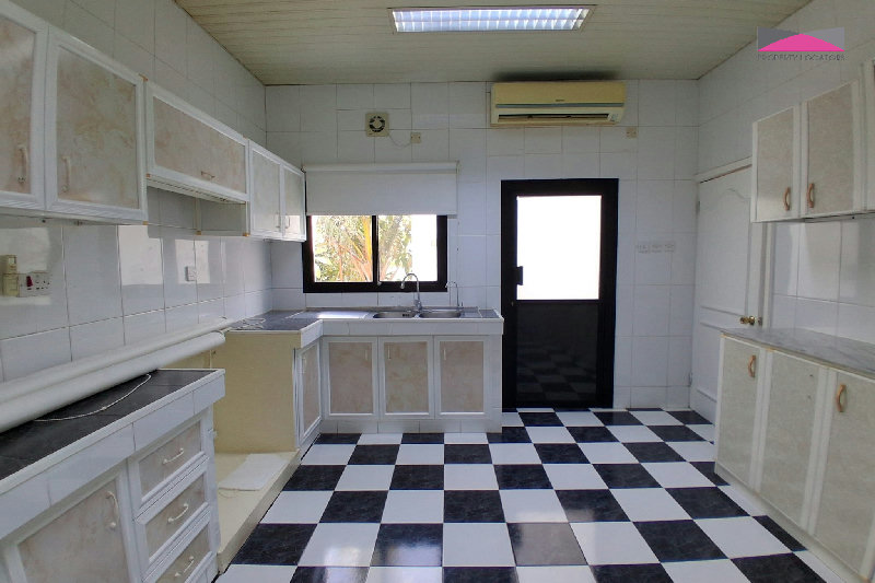 SPACIOUS 3 BEDROOM COMPOUND VILLA | JURDAB β Slide 5