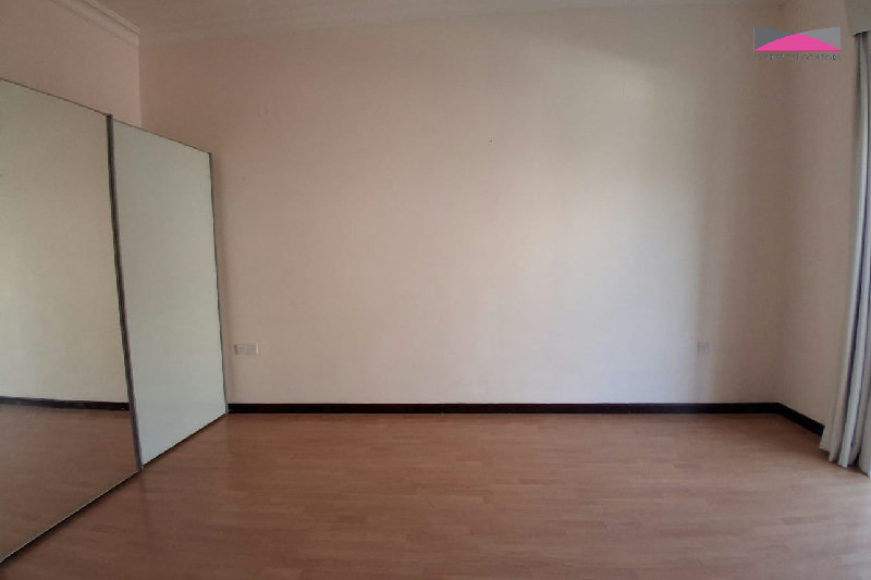 Exceptional 4-Bedroom Compound Villa for Rent in Janabiyah, Bahrain – Slide 9