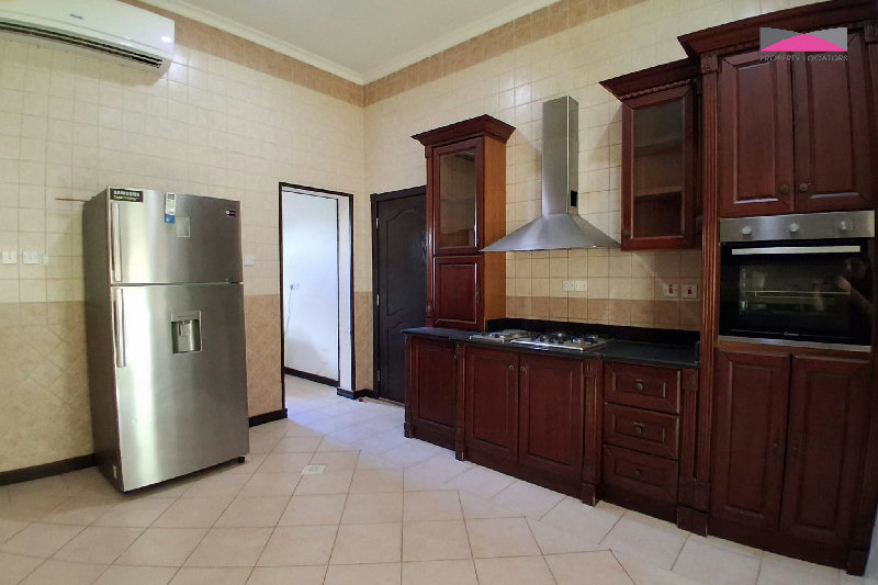 Exceptional 4-Bedroom Compound Villa for Rent in Janabiyah, Bahrain – Slide 6