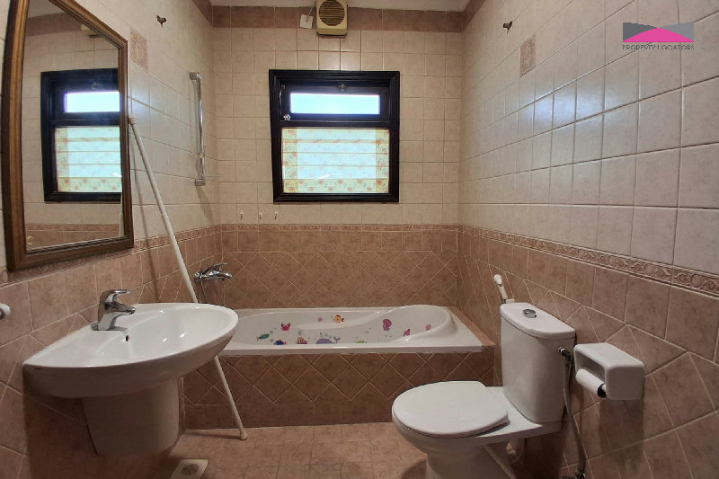 Exceptional 4-Bedroom Compound Villa for Rent in Janabiyah, Bahrain – Slide 10