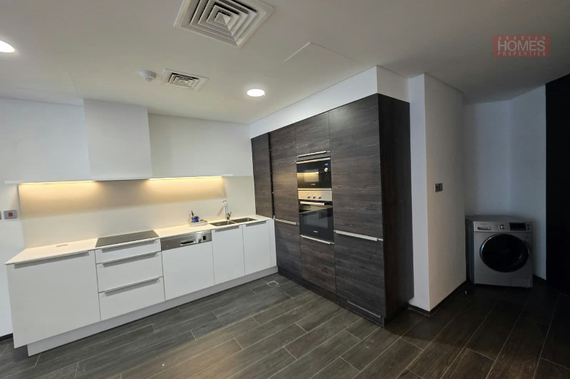 SEA VIEW BALCONY PET FREE SPACIOUS IN & OUT FACILITIES – Slide 4