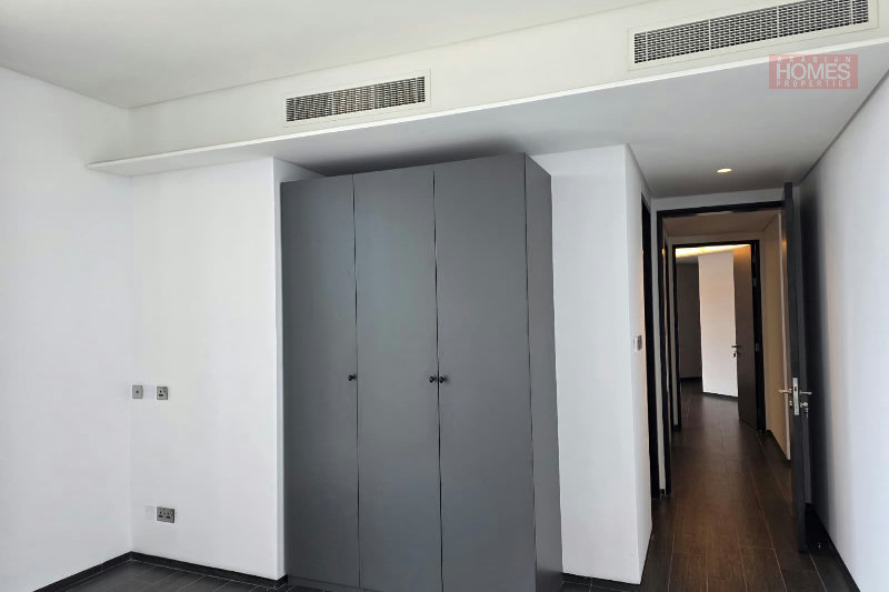 SEA VIEW BALCONY PET FREE SPACIOUS IN & OUT FACILITIES – Slide 13