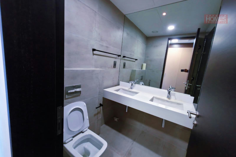 PET FREE BALCONY LAUNDRY & STORAGE AREA UNLIMITED INTERNET – Slide 19