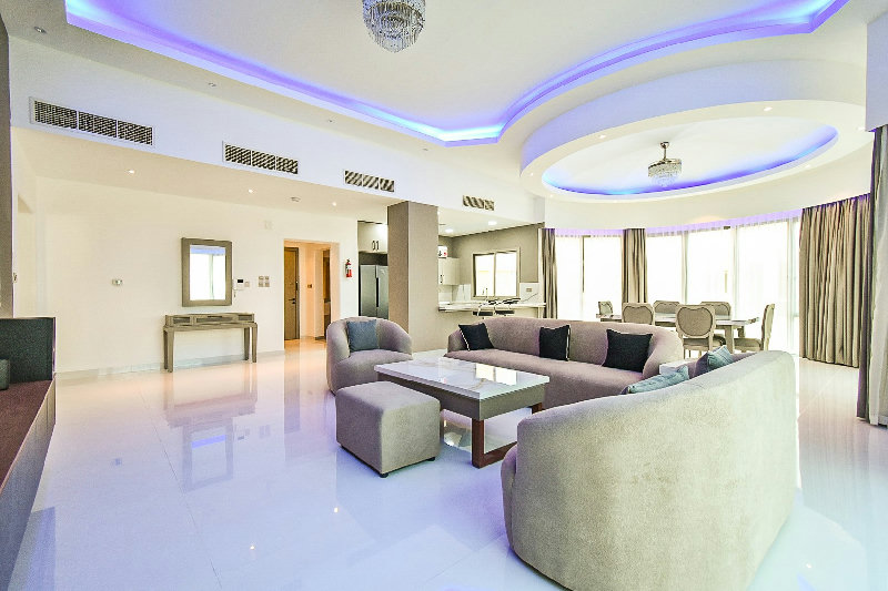 Newly Renovated 3 High Apartment β Slide 3