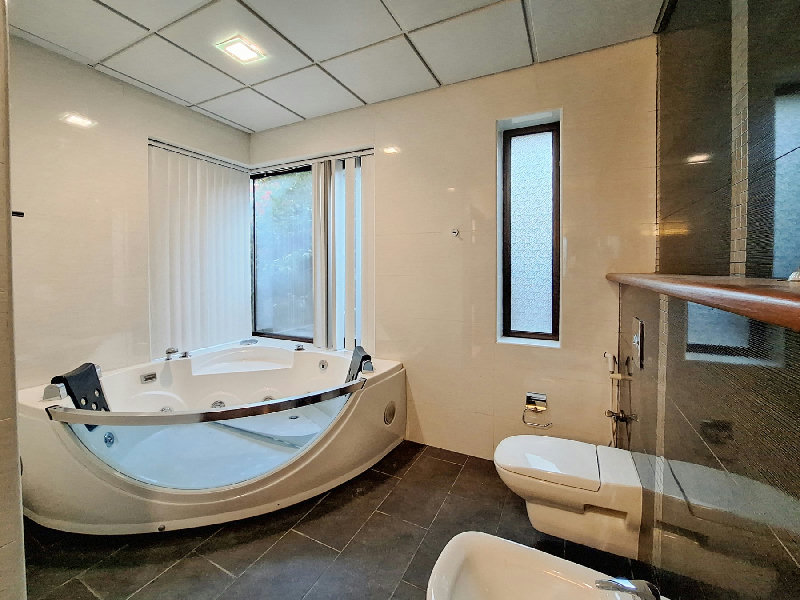 UNIQUE THAI-STYLE VILLA NEAR SAAR MALL  – Slide 12