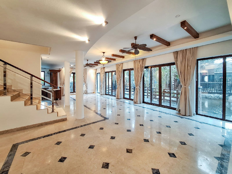 UNIQUE THAI-STYLE VILLA NEAR SAAR MALL  – Slide 3