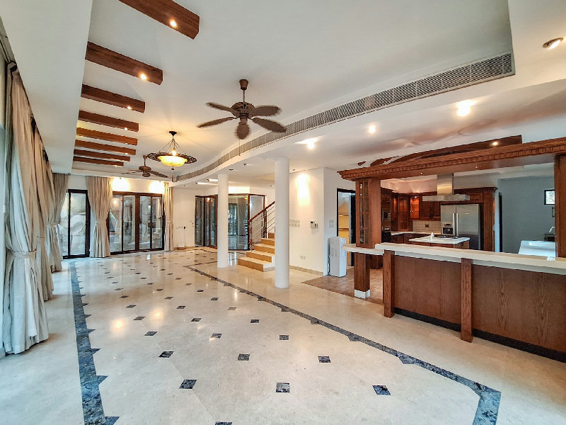 UNIQUE THAI-STYLE VILLA NEAR SAAR MALL  – Slide 4