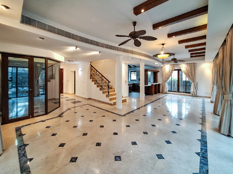 UNIQUE THAI-STYLE VILLA NEAR SAAR MALL  – Slide 2