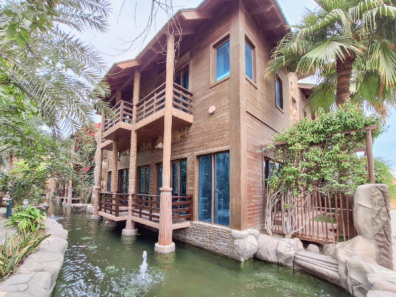 UNIQUE THAI-STYLE VILLA NEAR SAAR MALL  – Slide 1