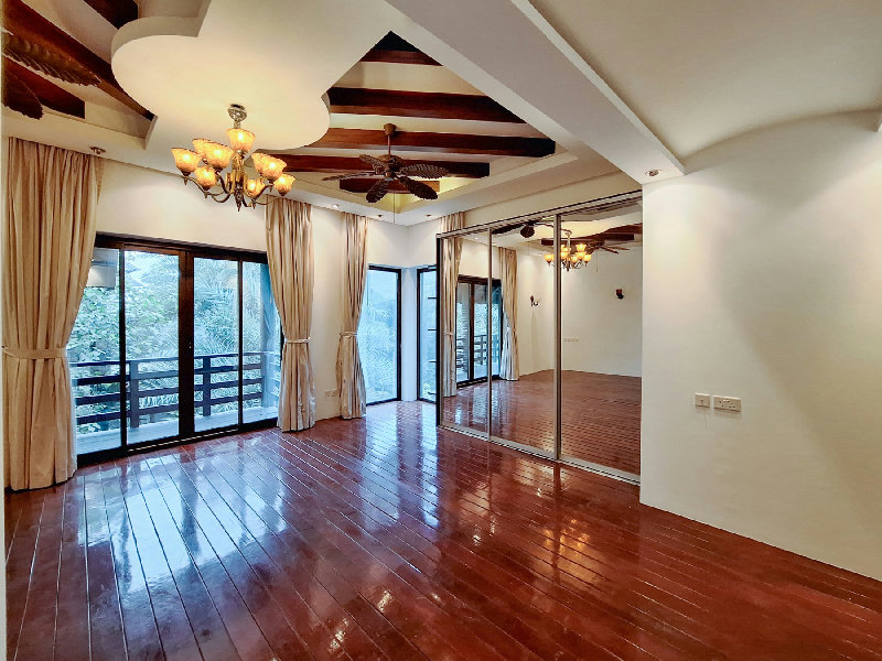 UNIQUE THAI-STYLE VILLA NEAR SAAR MALL  – Slide 8